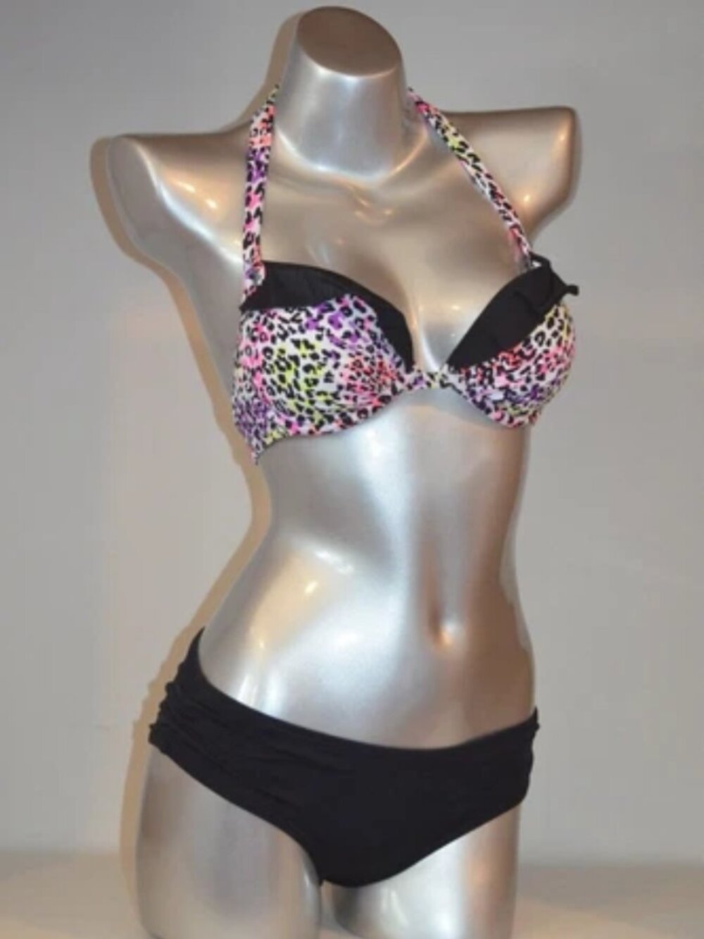 Brand New Victoria's Secret Bikini Set 32C Top/ Small Bottom